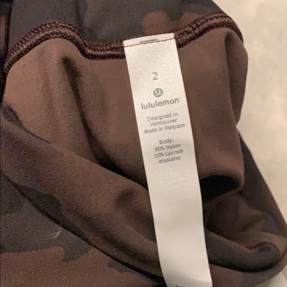 *NWT* ALIGN 7/8 CAMO - Picture 4 of 5